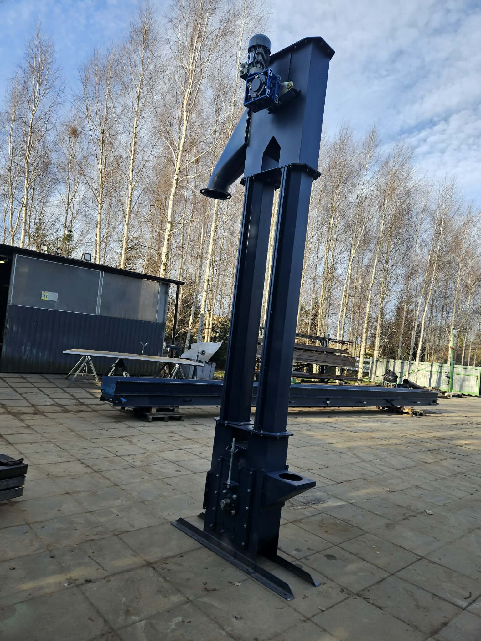 Podajnik kubelkowy do&nbsp;recyklingu